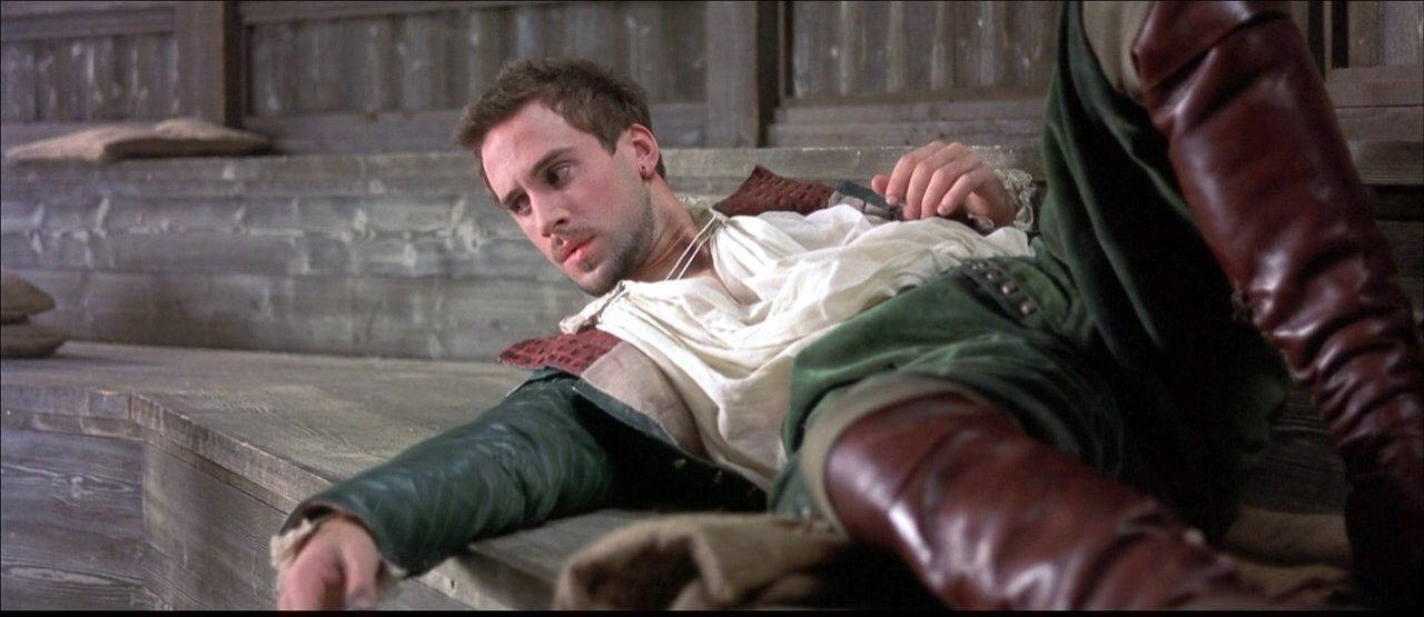 Joseph Fiennes In Shakespeare In Love Wallpaper