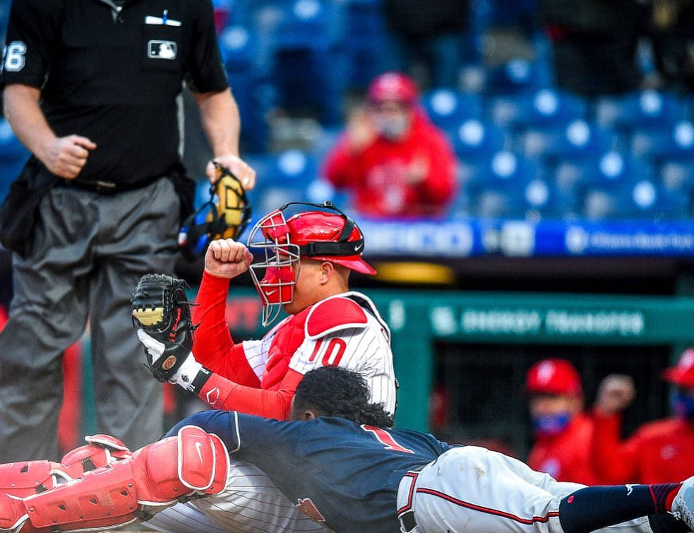 Jt Realmuto Catcher Vs Runner Wallpaper