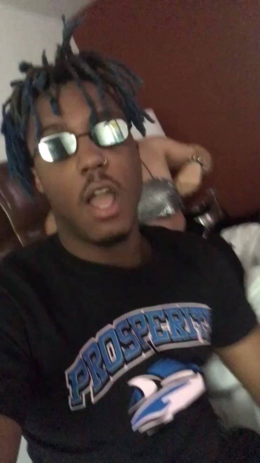 Juice Wrld 999 With Girl In Room Wallpaper