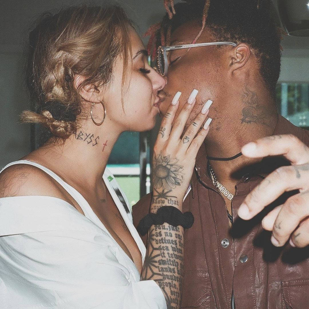 Juice Wrld And Ally Kiss Up-close Wallpaper