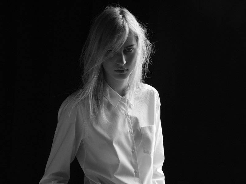 Julia Nobis Black And White Shot Wallpaper