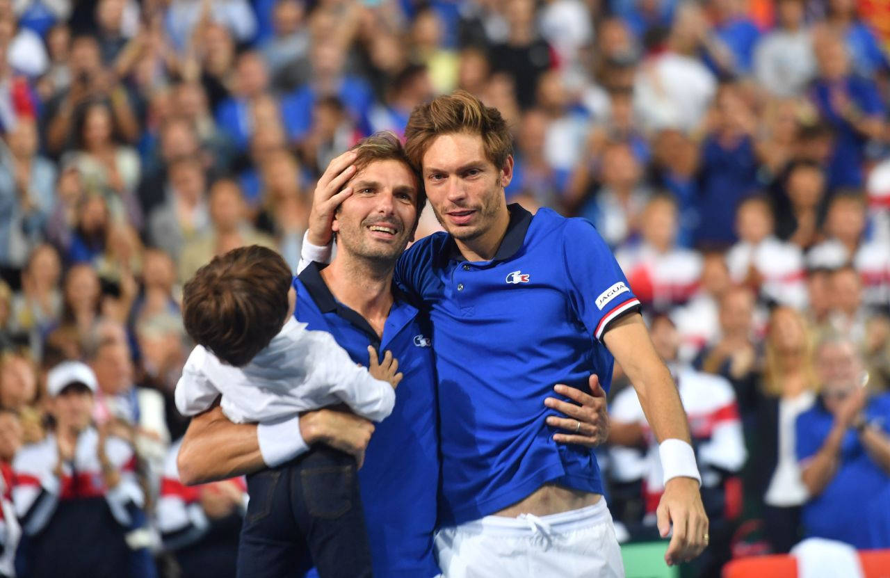 Julien Benneteau With Son And Nicolas Mahut Wallpaper