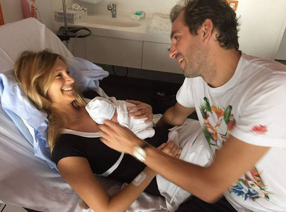 Julien Benneteau With Wife And Newborn Wallpaper