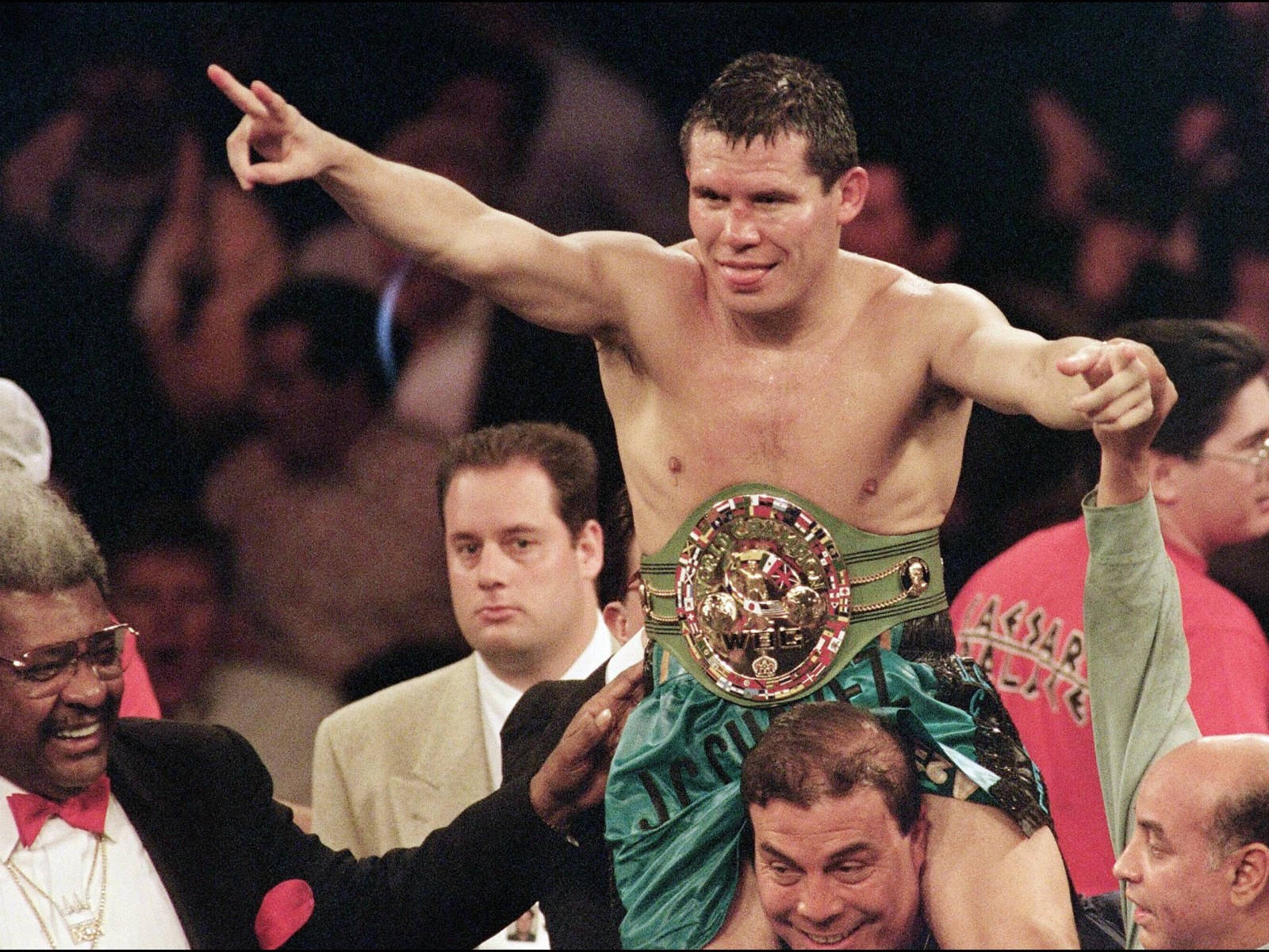 Julio Cesar Chavez Flashing A Peace Sign Wallpaper