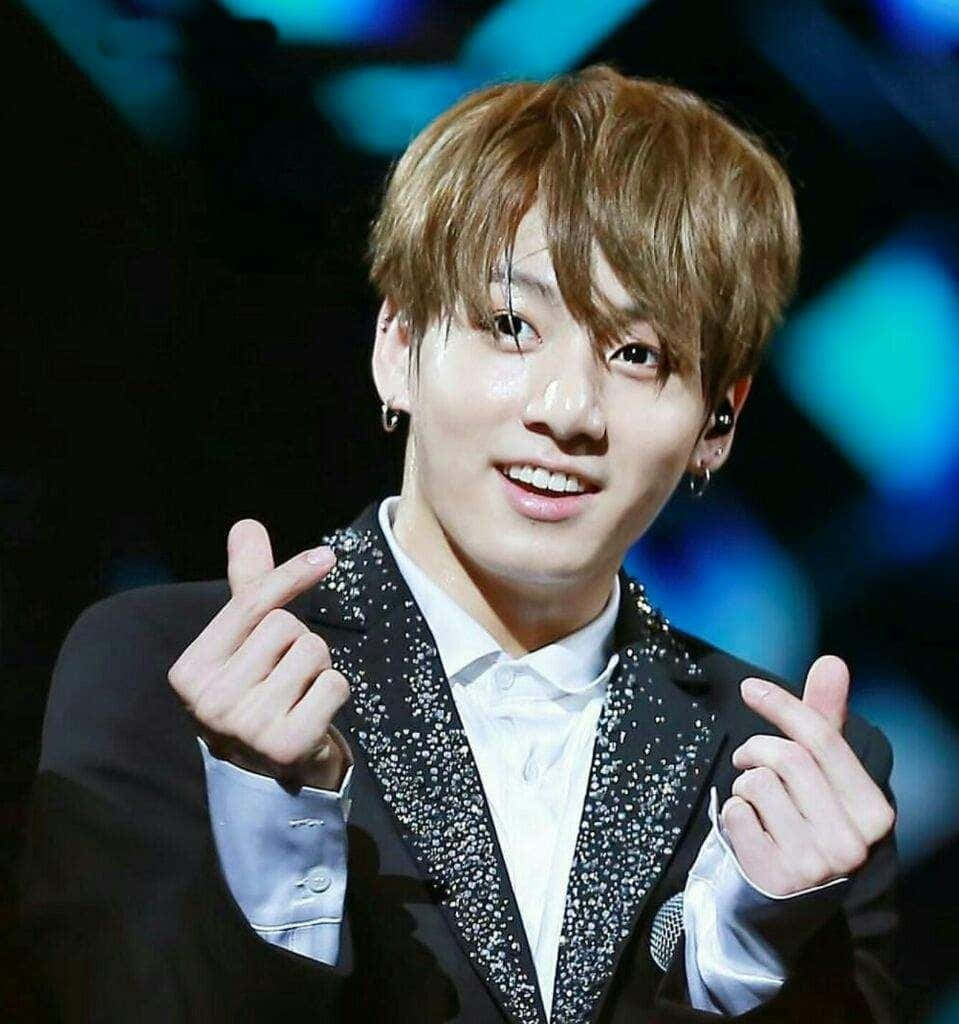 Jungkook Bts Finger Heart Wallpaper