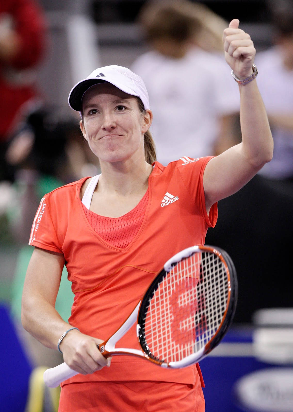 Justine Henin Showing Thumbs Up Wallpaper