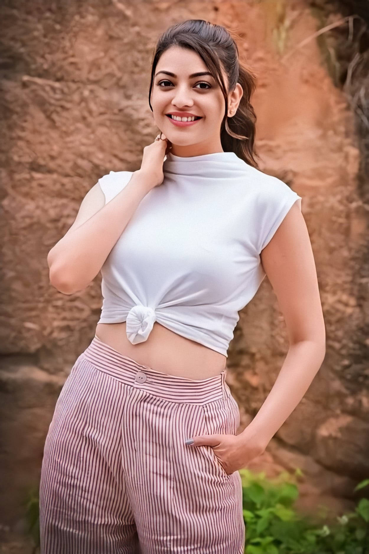 Kajal Agarwal Hd White Crop Top Wallpaper