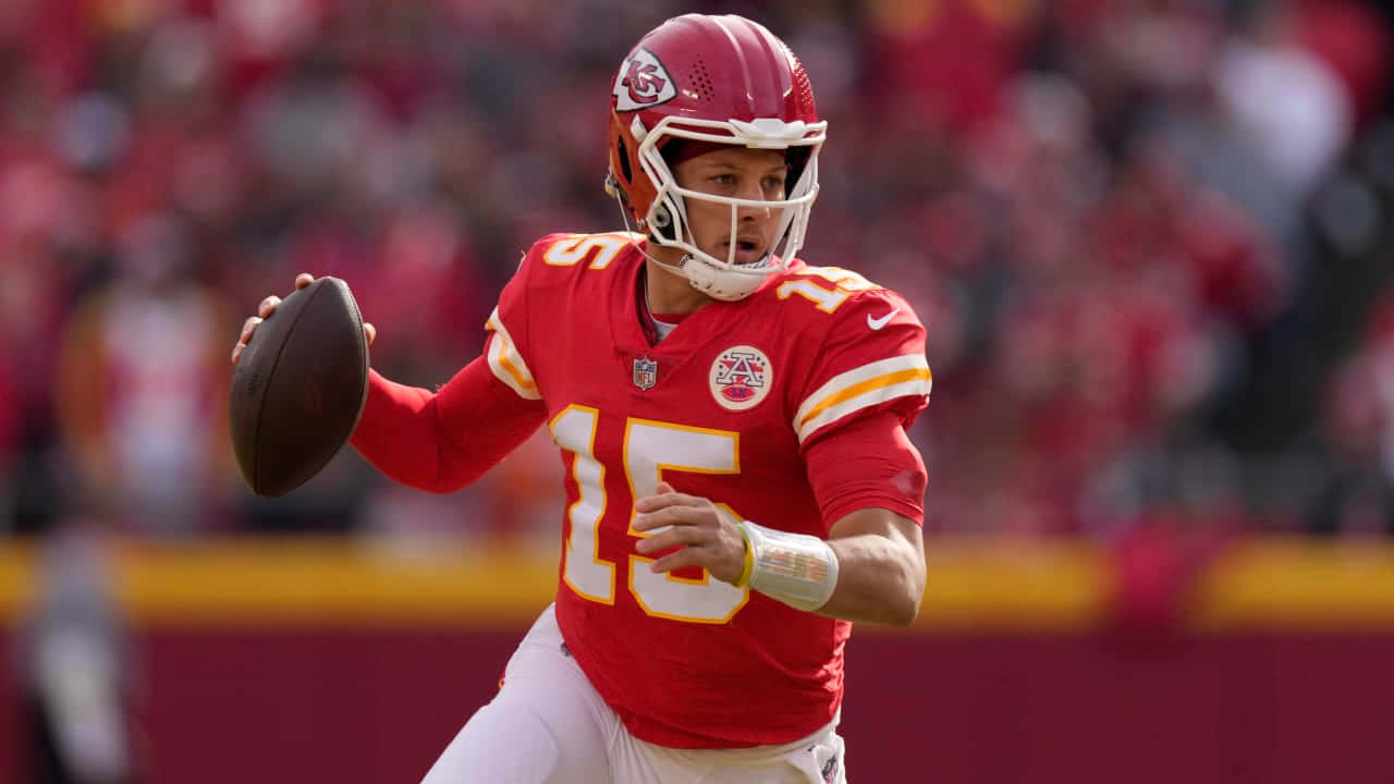 Kansas Chiefs Quarterback Tyrod Thomas Running With The Ball Wallpaper