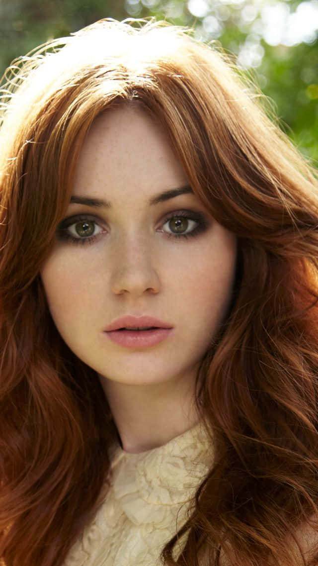 Karen Gillan With Black Eyeliner Wallpaper