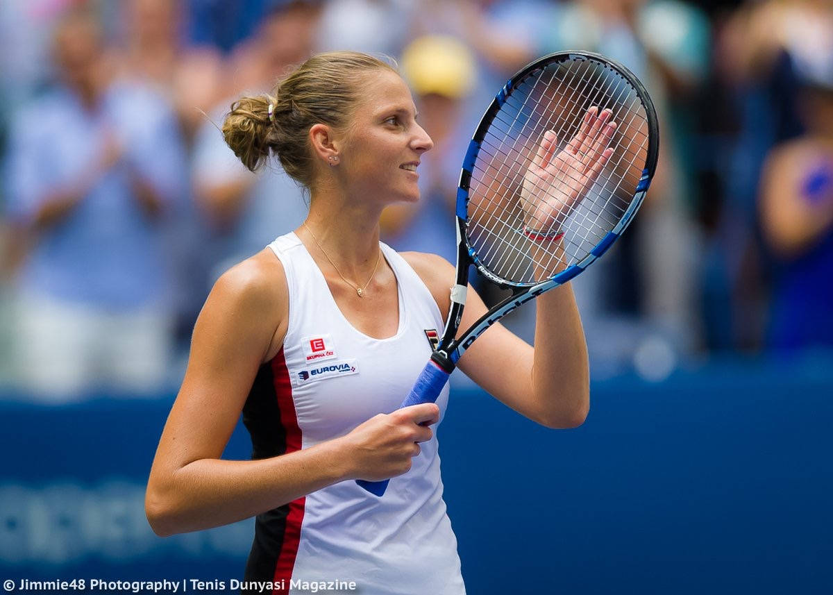 Karoling Pliskova Clapping Wallpaper