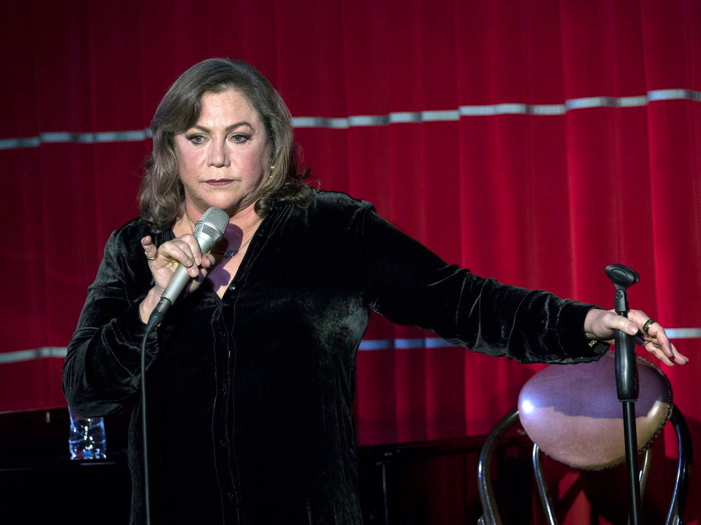 Kathleen Turner Highest Paid Actress Wallpaper