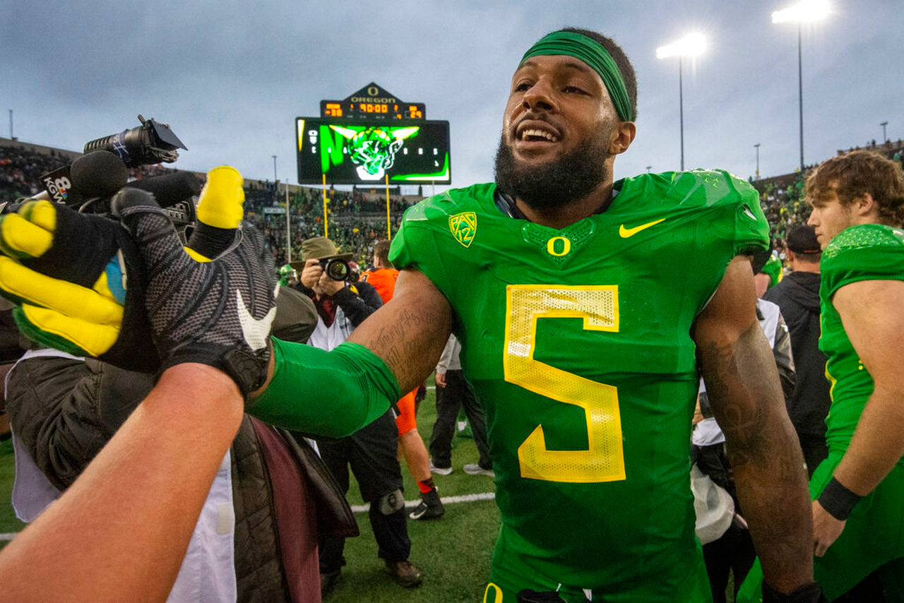 Kayvon Thibodeaux Oregon Hand Shake Wallpaper