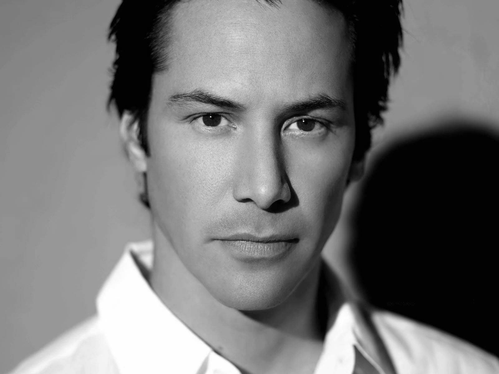 Keanu Reeves Grayscale Shot Wallpaper