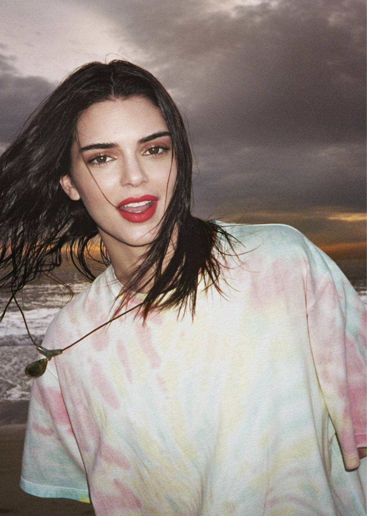 Kendall Jenner Tie Dye Shirt Wallpaper