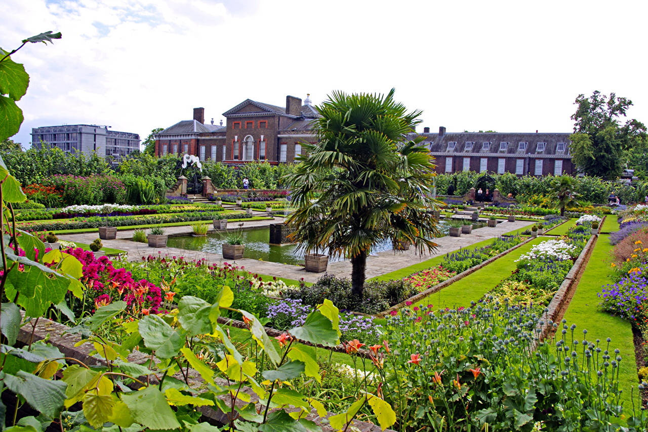 Kensington Garden Overlooking Kensington Palace Wallpaper