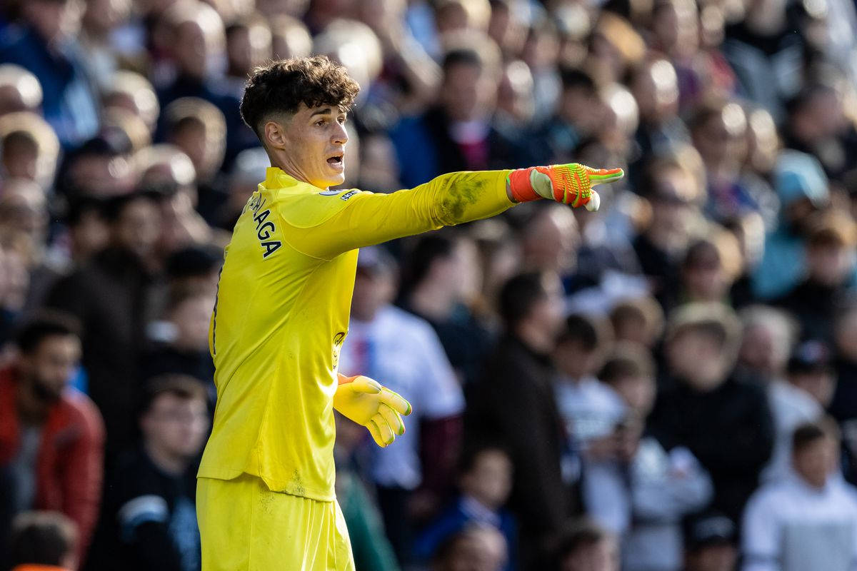 Kepa Arrizabalaga Giving Directions Wallpaper