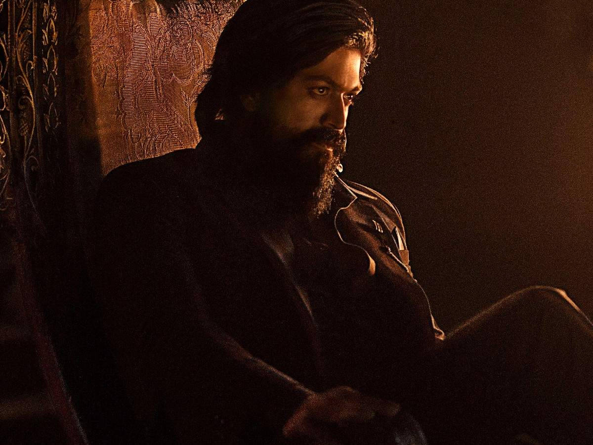 Kgf Rocky Bhai Brooding Wallpaper