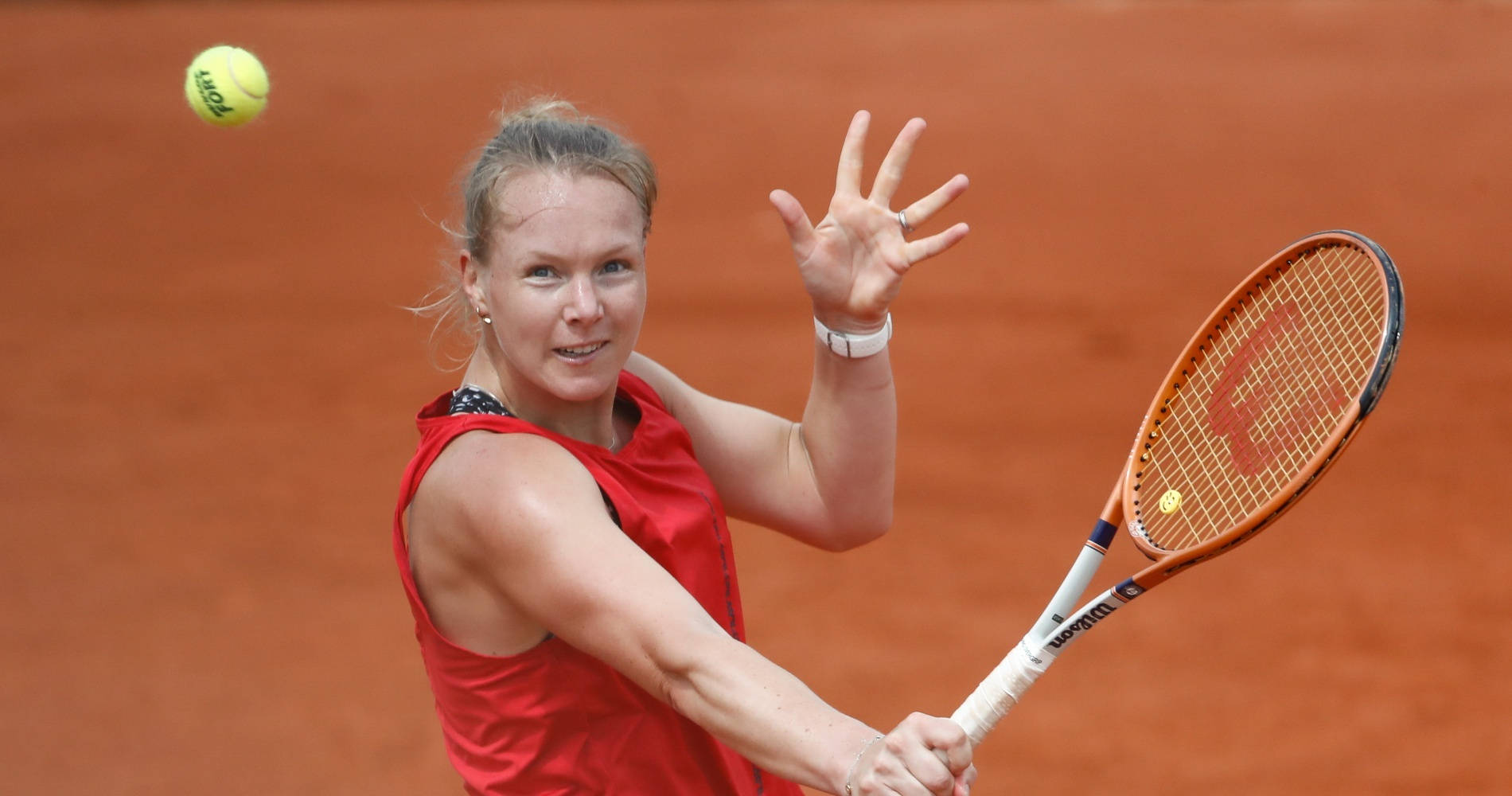 Kiki Bertens Ball In Air Wallpaper