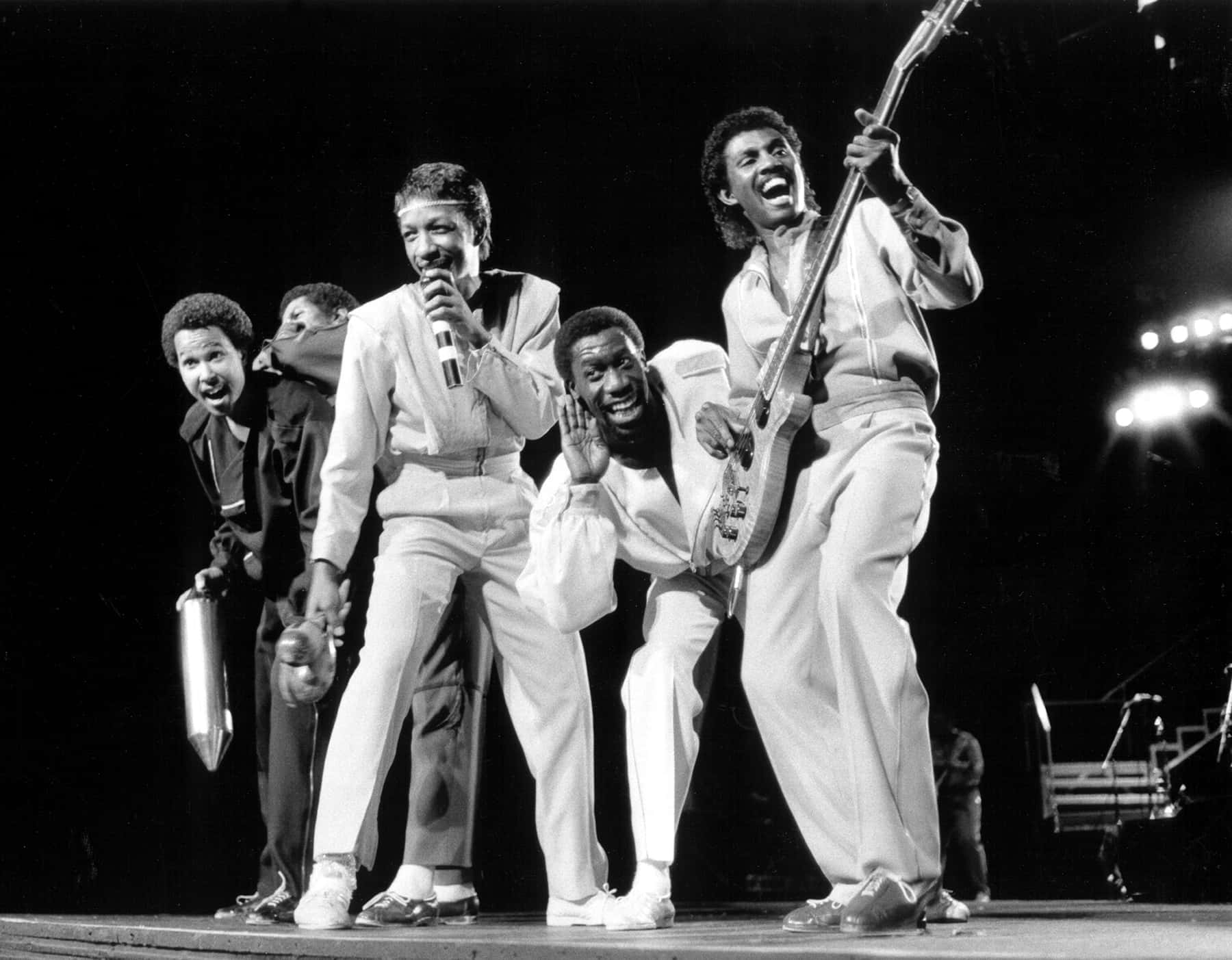 Kool And The Gang Performance Energy Wallpaper