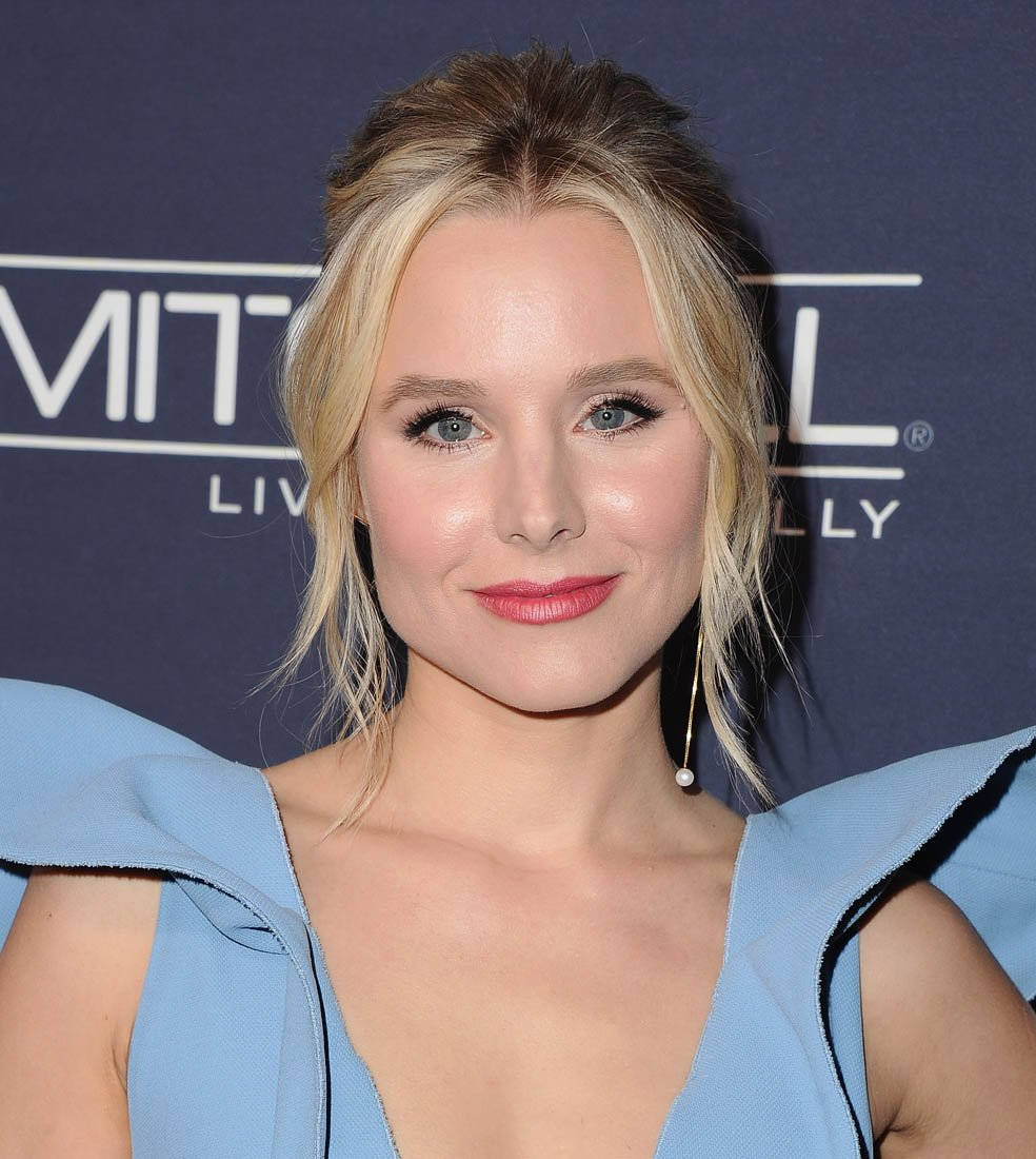 Kristen Bell Glowing At The Baby2baby Gala Wallpaper