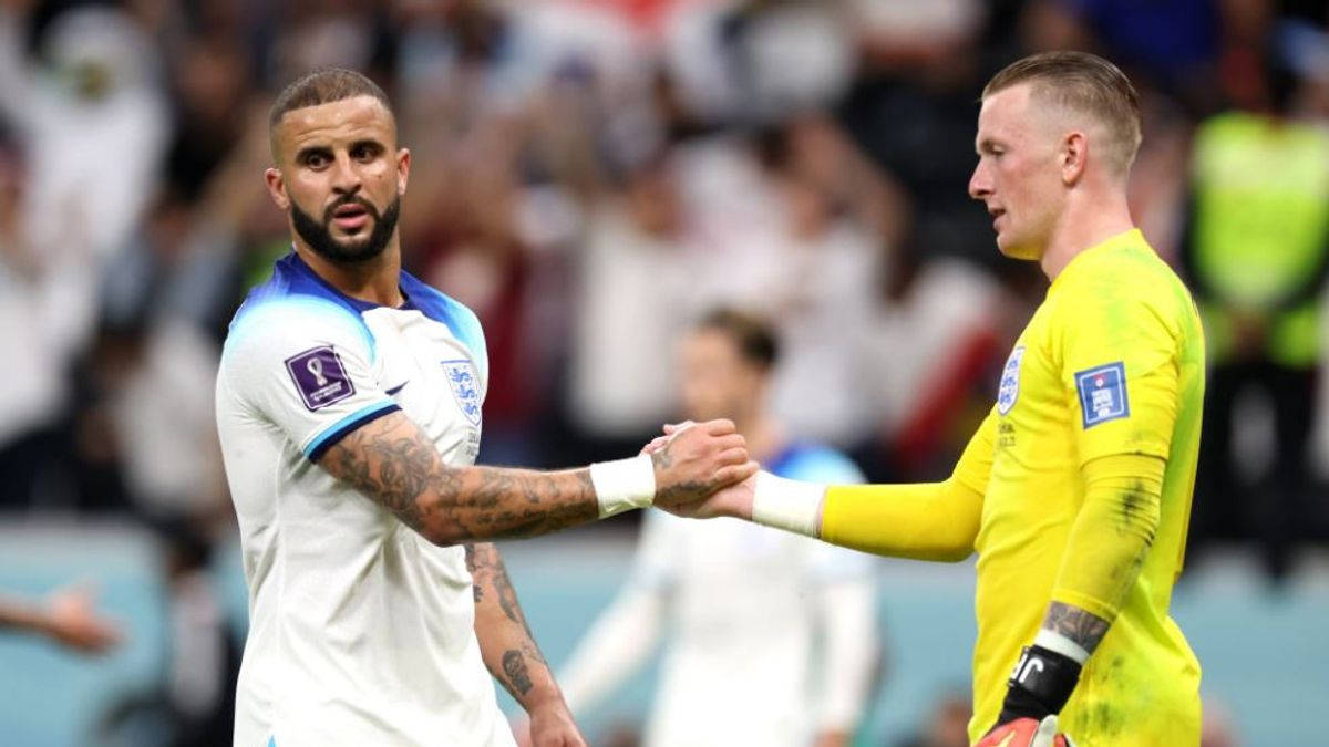 Kyle Walker Jordan Pickford Handshake Wallpaper