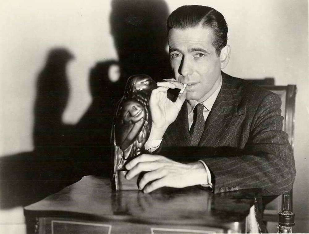 Legendary Actor Humphrey Bogart In Figurine Form Wallpaper