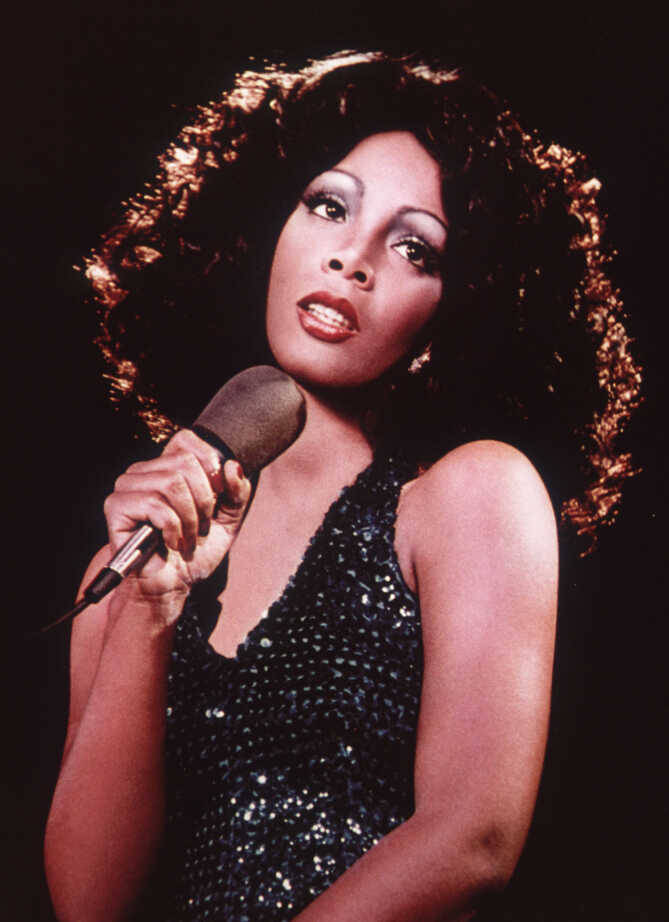 Legendary Donna Summer In A Timeless Pose Wallpaper