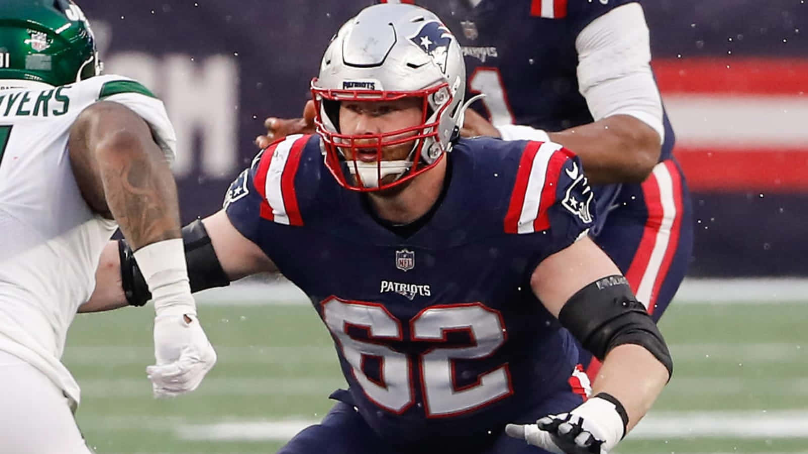 Legendary Football Guard Joe Thuney Wallpaper