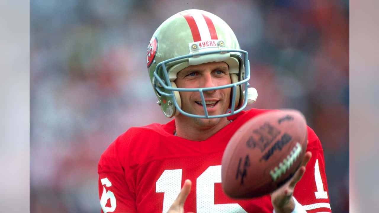 Legendary Quarterback Joe Montana Wallpaper