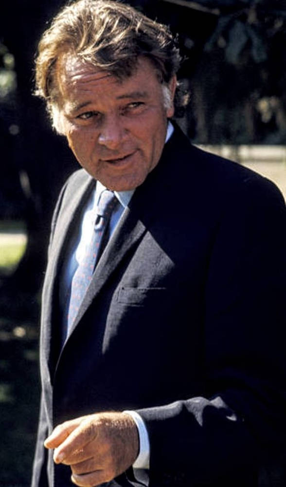 Legendary Richard Burton In Tailored Suit Wallpaper