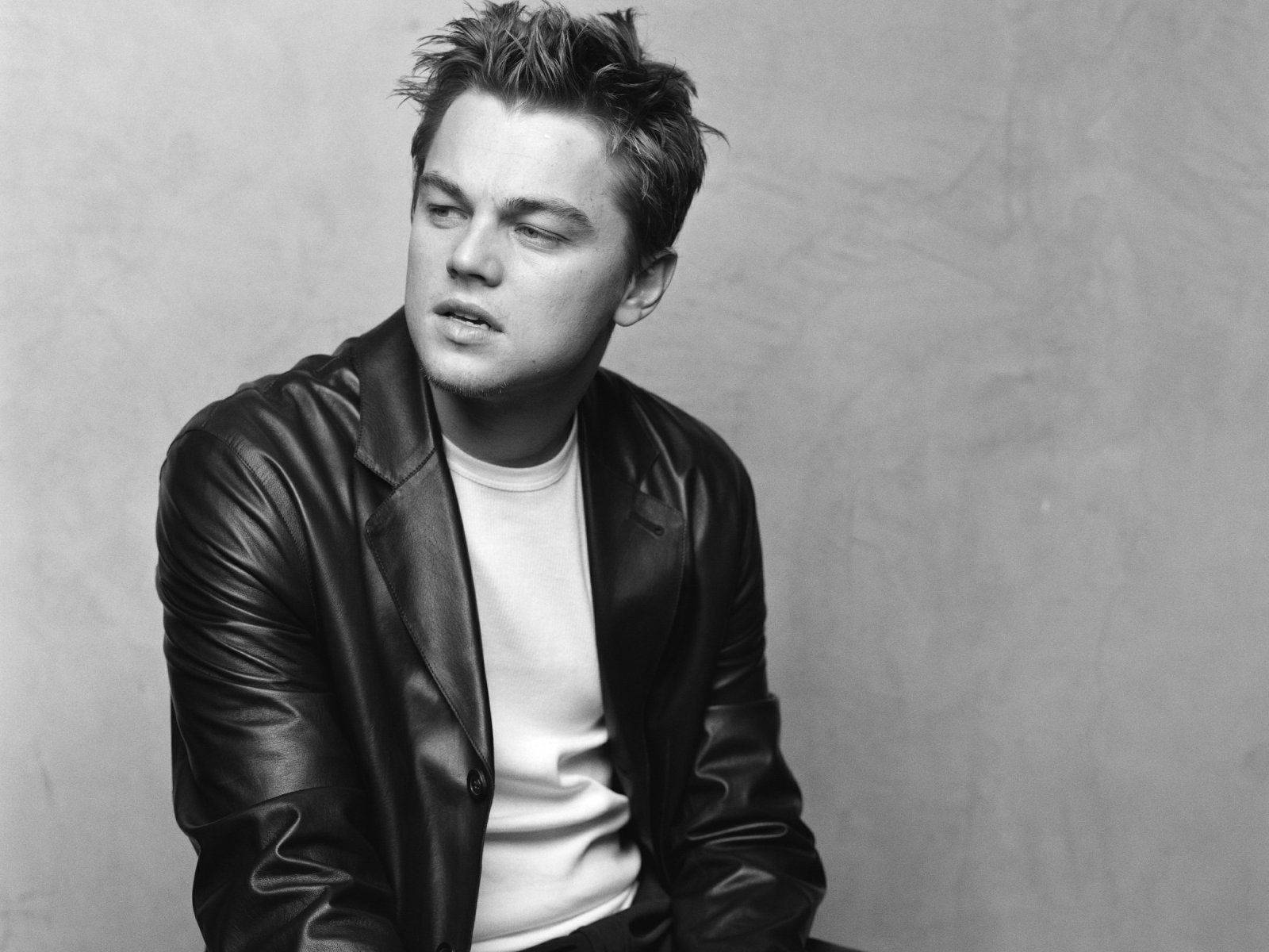 Leonardo Dicaprio In Leather Jacket Wallpaper