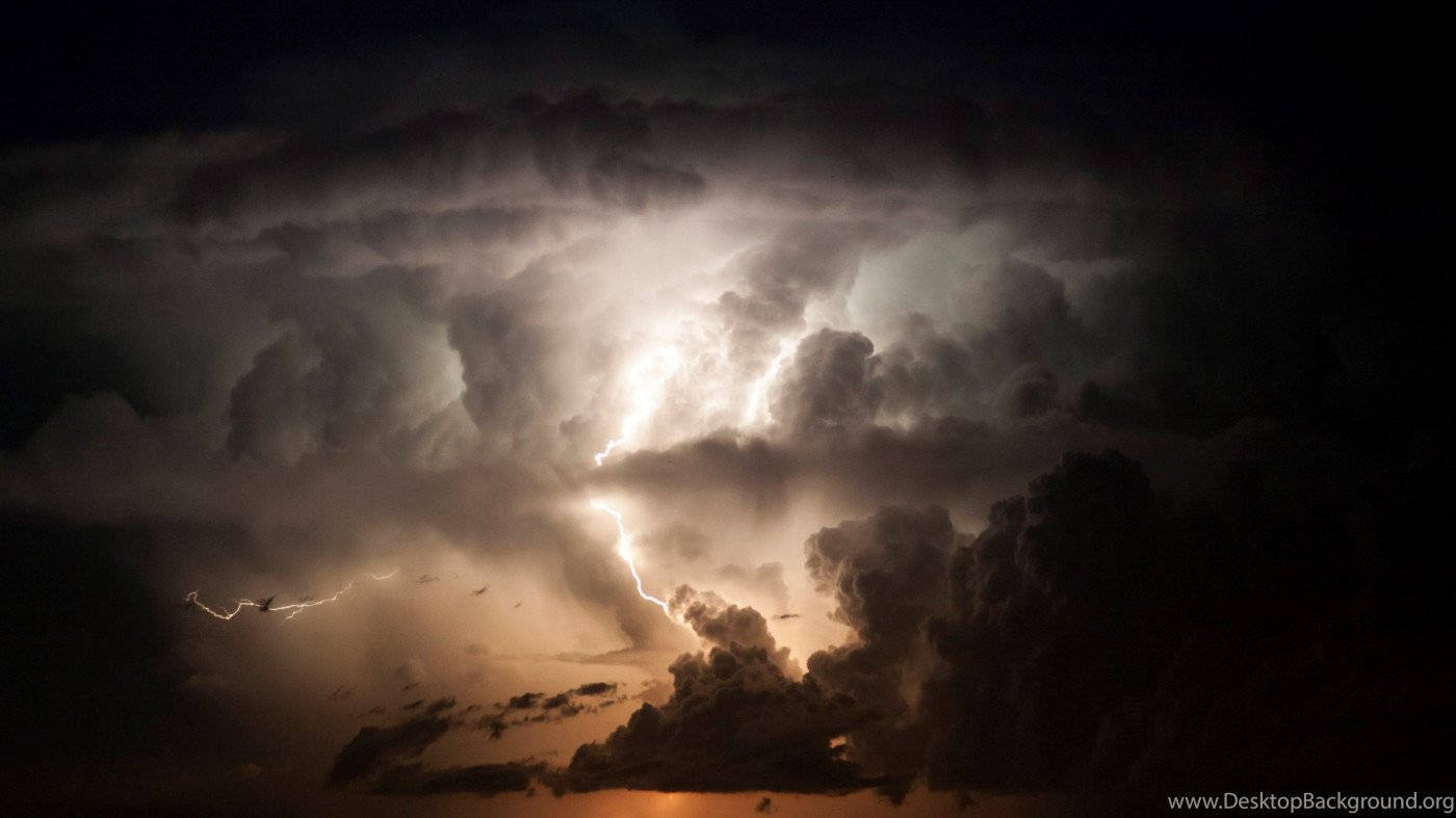 Lightning Bright Thunderstorm Wallpaper