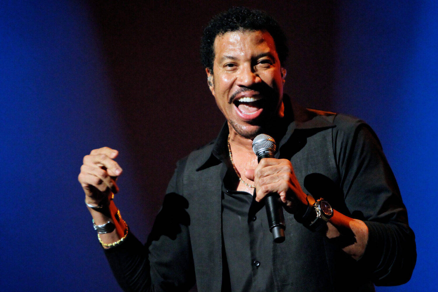 Lionel Richie Dancing On The Ceiling Wallpaper