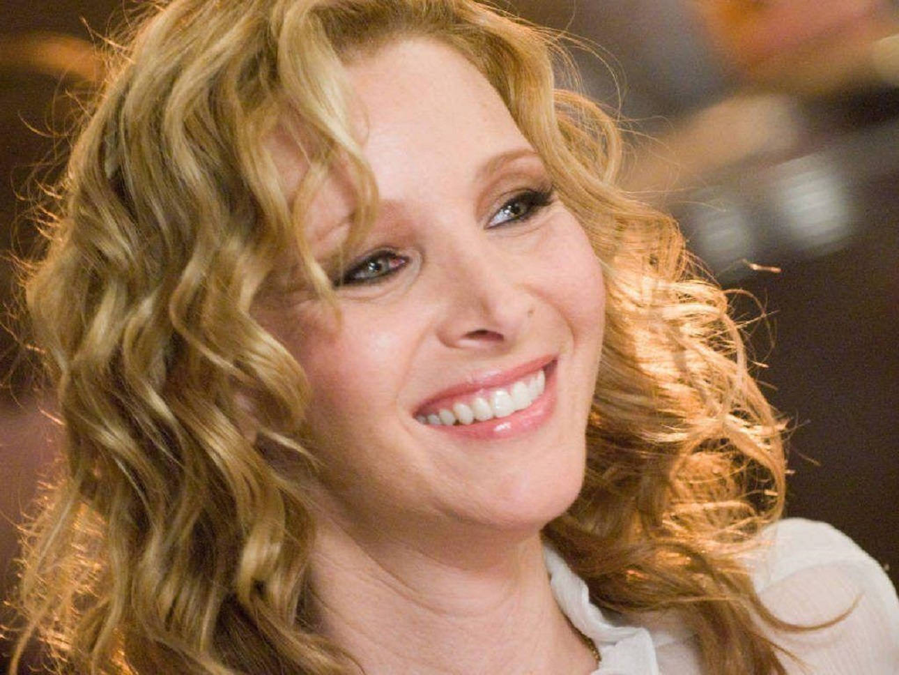 Lisa Kudrow Happy Expression Wallpaper