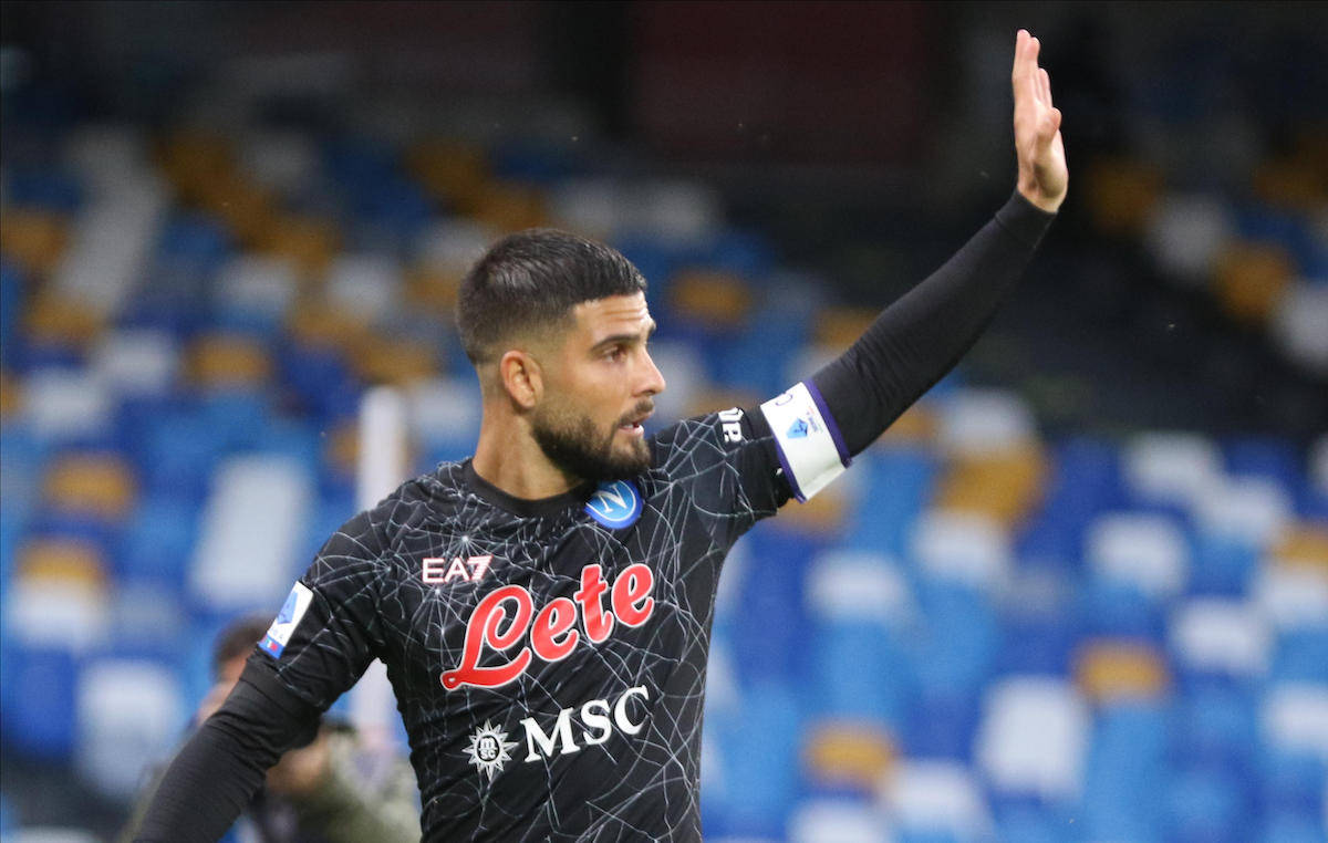 Lorenzo Insigne Toronto Fc Waving Fans Photography Wallpaper