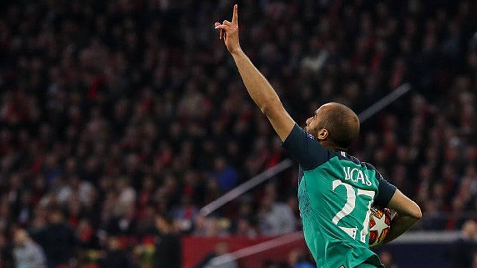 Lucas Moura Holding Up Finger Wallpaper