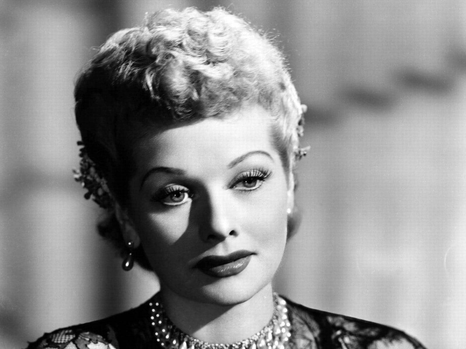 Lucille Ball Black And White Close-up Wallpaper