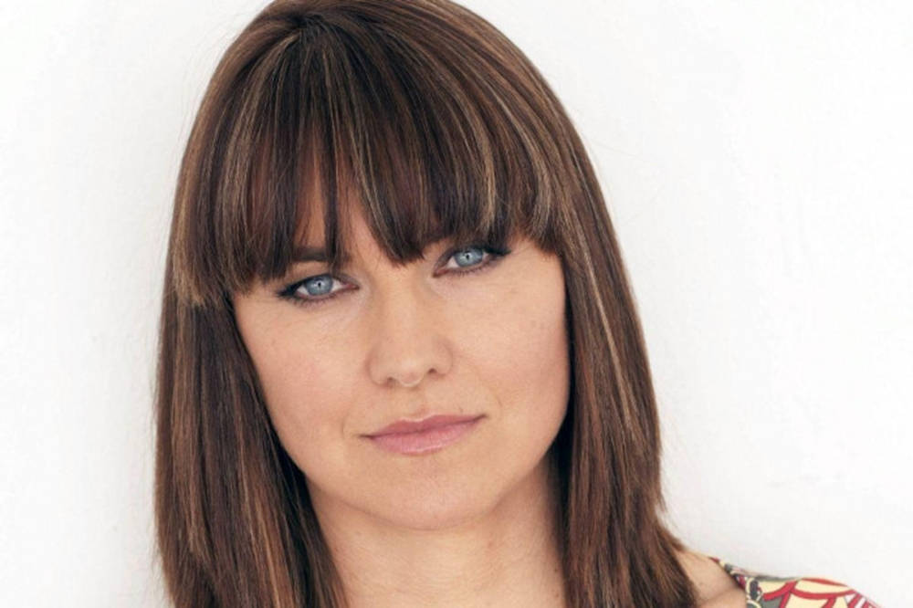 Lucy Lawless Beautiful Blue Eyes Wallpaper