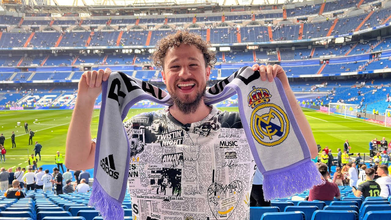 Luisito Comunica With Madrid Scarf Wallpaper