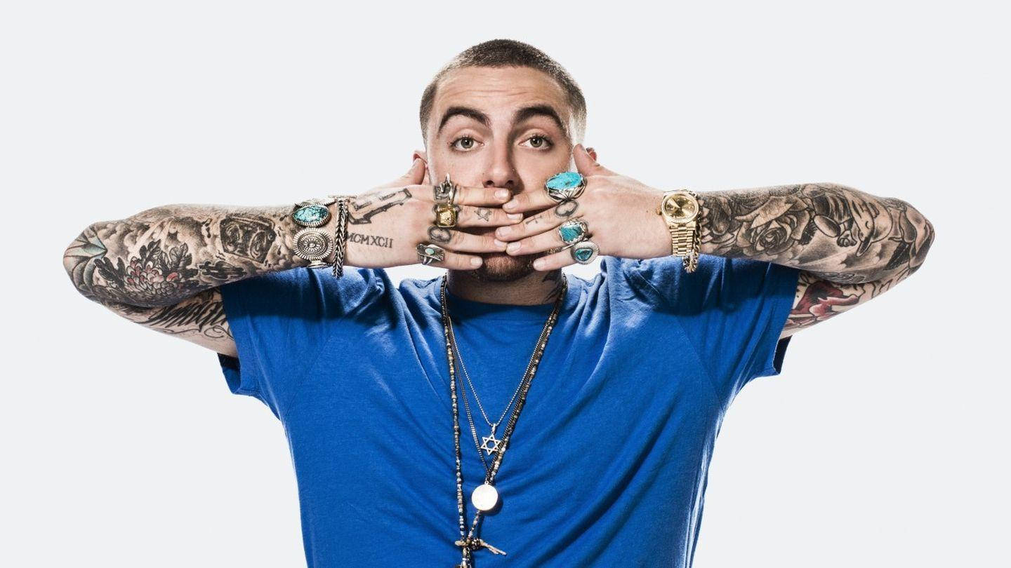 Mac Miller Showing Off Arm Tattoos Wallpaper