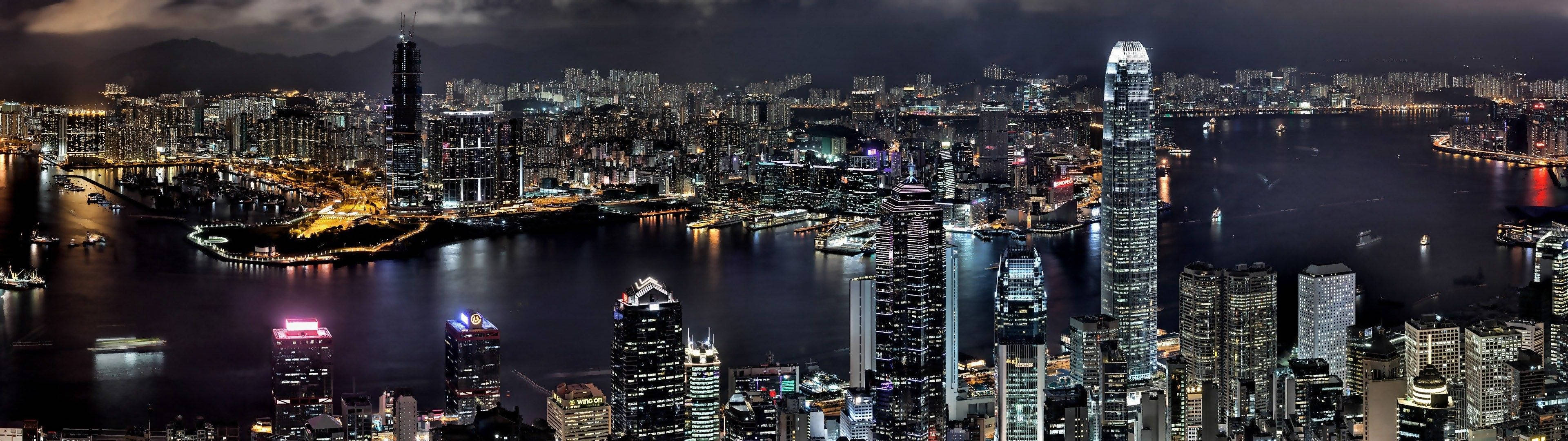 Magnificent View Of Victoria Peak From Hong Kong Wallpaper