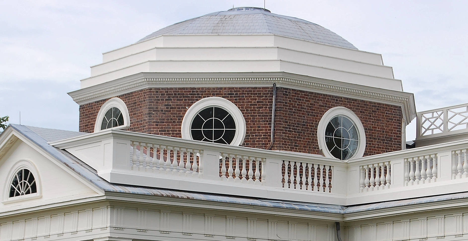 Majestic View Of Monticello Dome Wallpaper