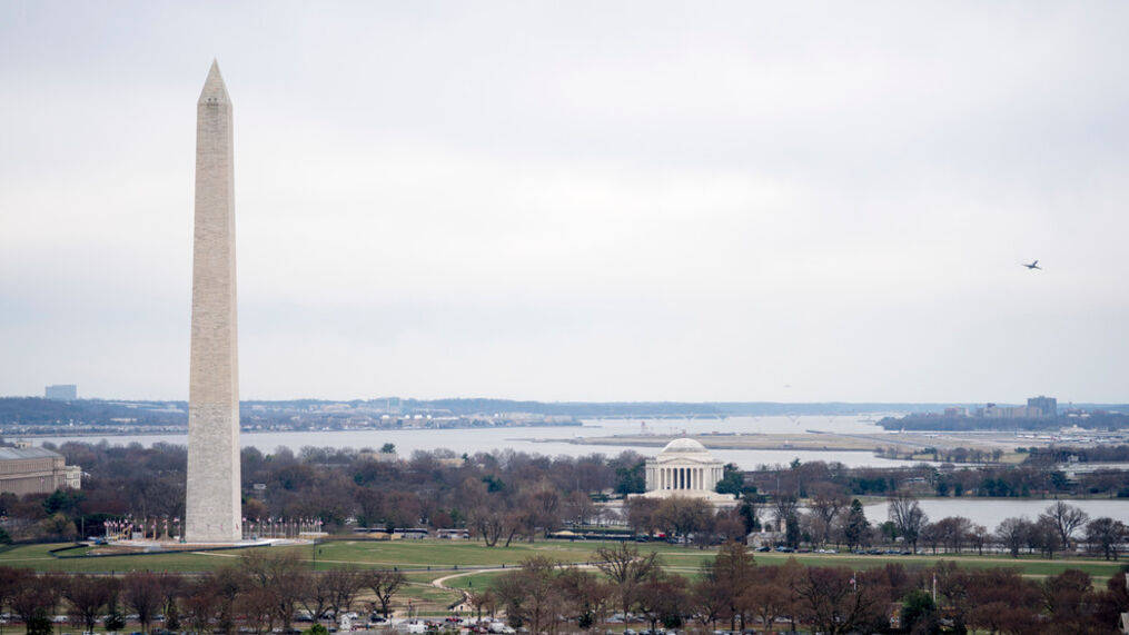 Majestic View Of The Vintage Washington Monument Wallpaper