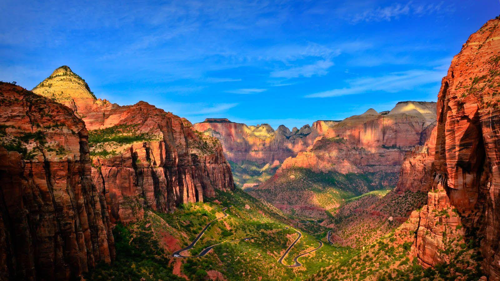 Majestic Zion National Park Landscape Wallpaper