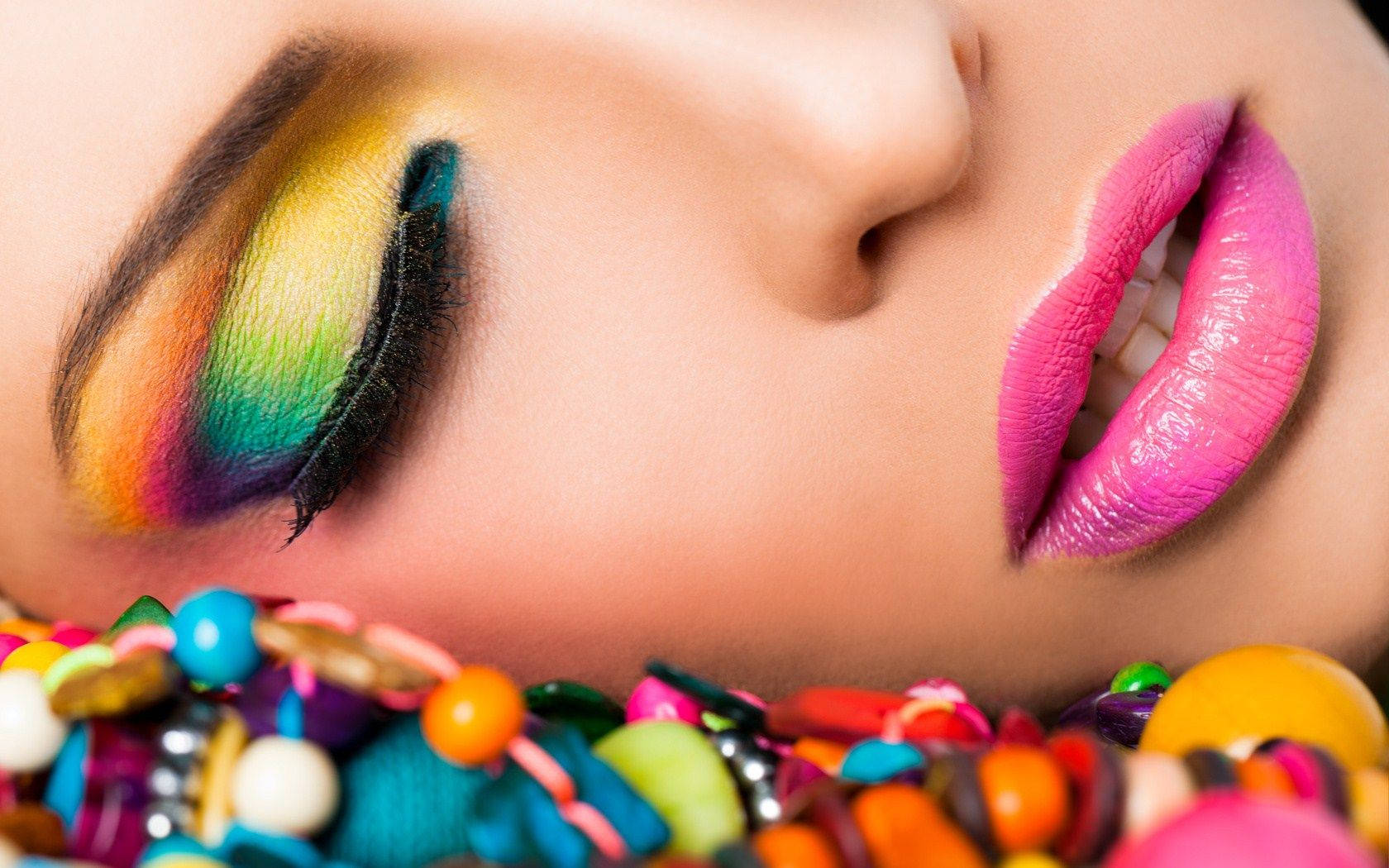 Makeup Playful Glam Wallpaper