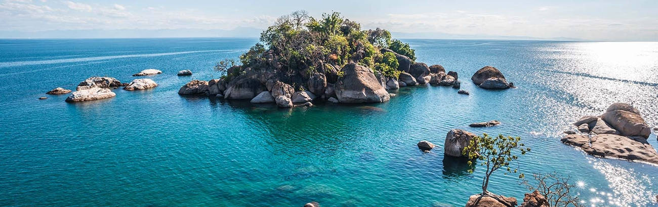 Malawi Lake Rock Island Wallpaper