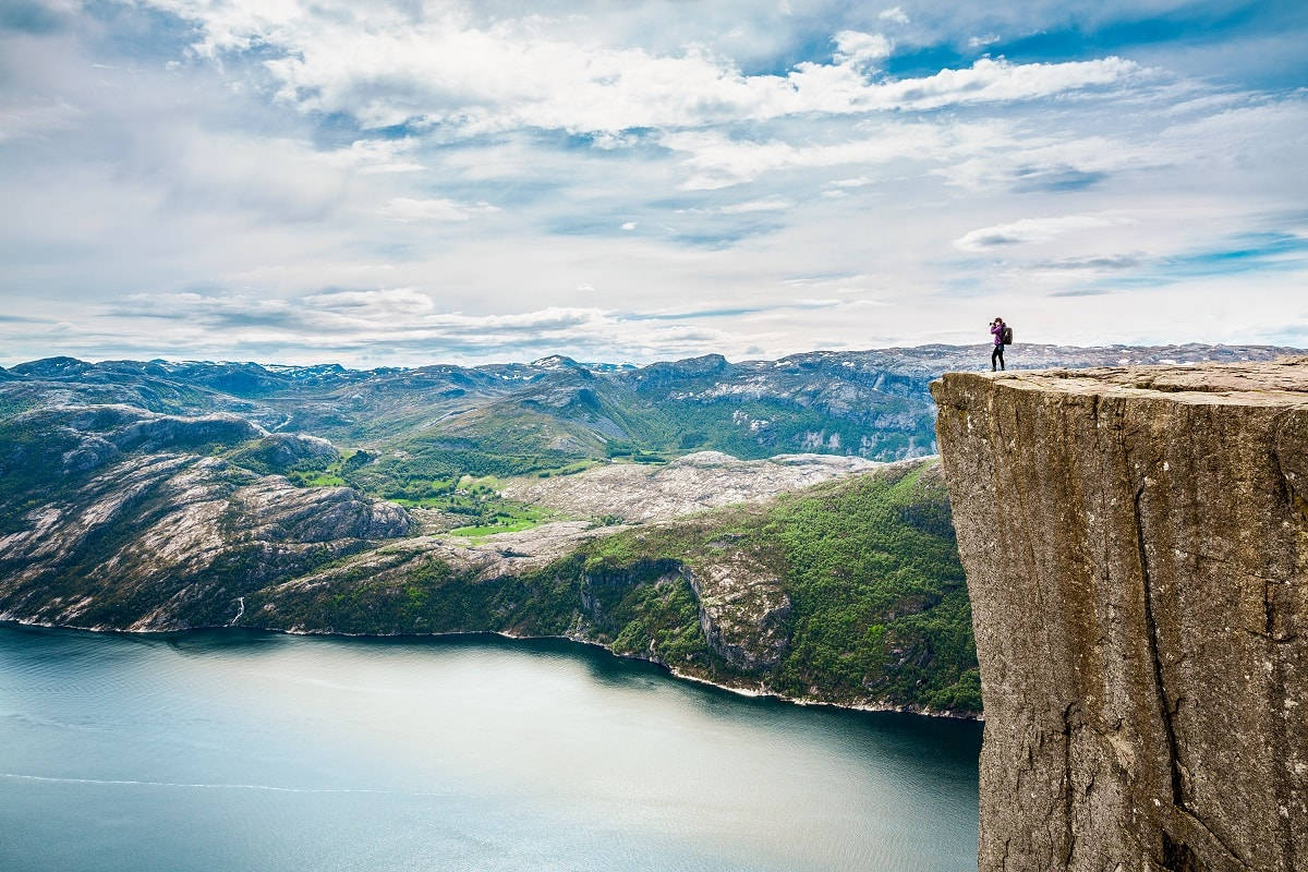 Man At The Cliff In Morning Glory Wallpaper