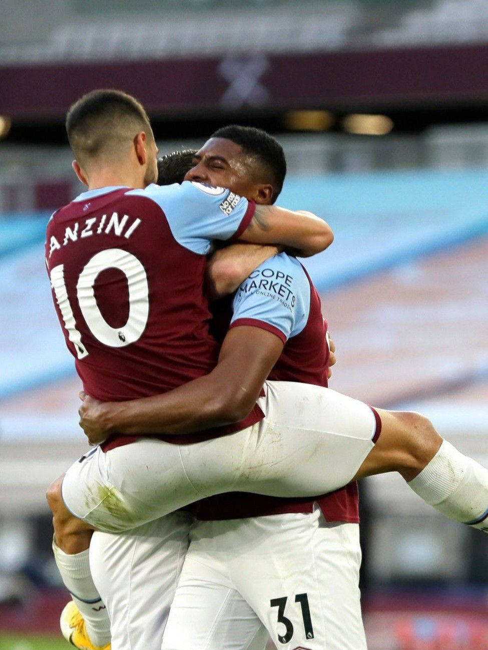 Manuel Lanzini Enthusiastic Hug Wallpaper