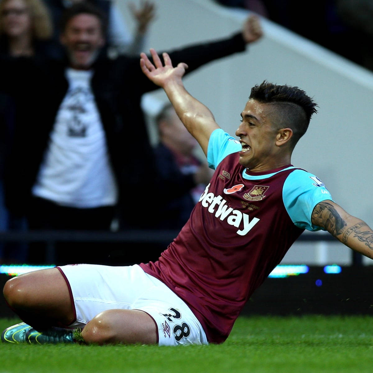 Manuel Lanzini On The Grass Wallpaper