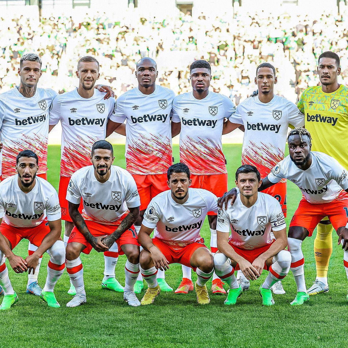 Manuel Lanzini West Ham Team Photo Wallpaper